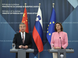 Wang Yi and European leader press conference