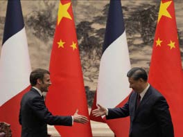 Xi and Macron shaking hands