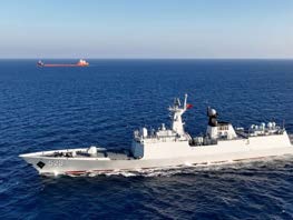 Chinese warship in the Red Sea