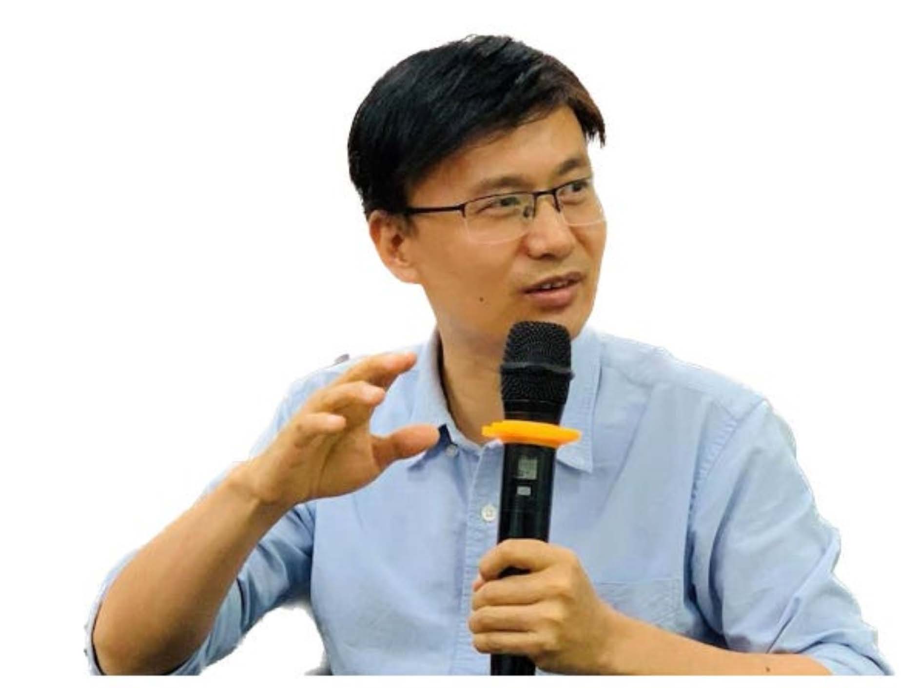Dr. JIAN Junbo speaking