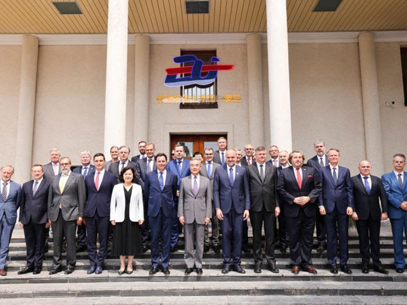 Chinese Foreign Minister meets EU envoys